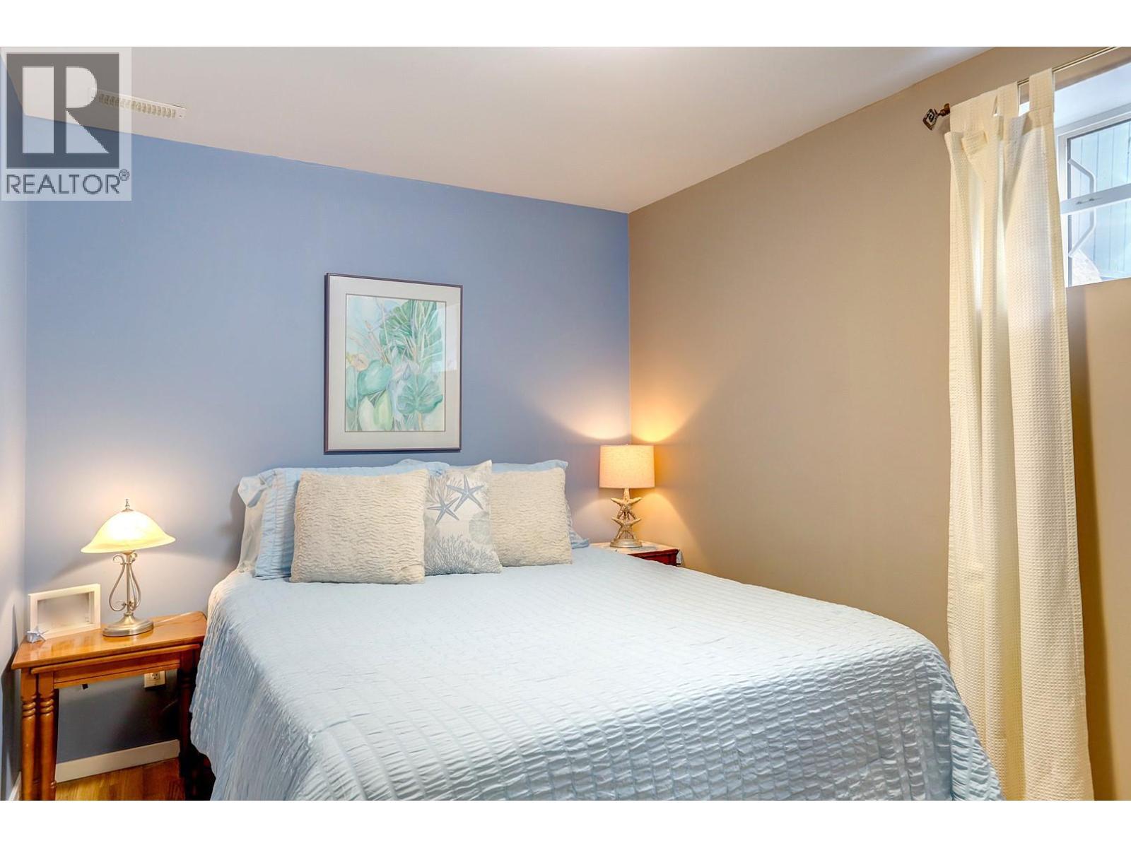 4712 Valleyview Place, Vernon, BC - Indoor Photo Showing Bedroom