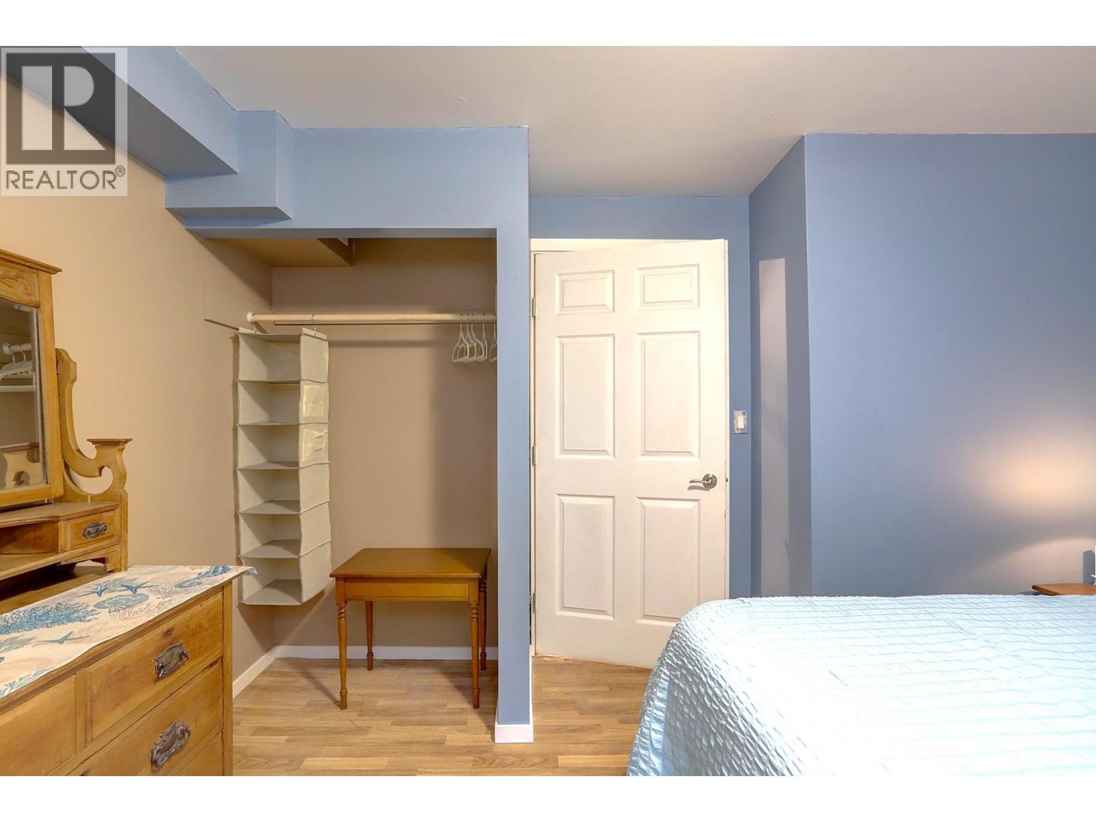 4712 Valleyview Place, Vernon, BC - Indoor Photo Showing Bedroom