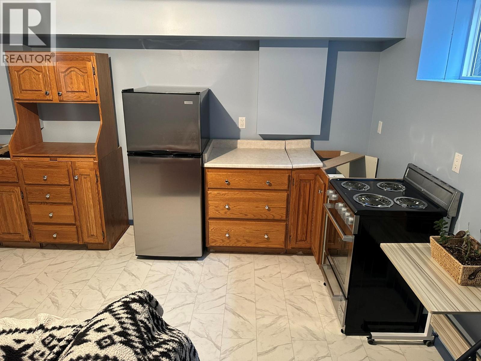 4712 Valleyview Place, Vernon, BC - Indoor Photo Showing Kitchen