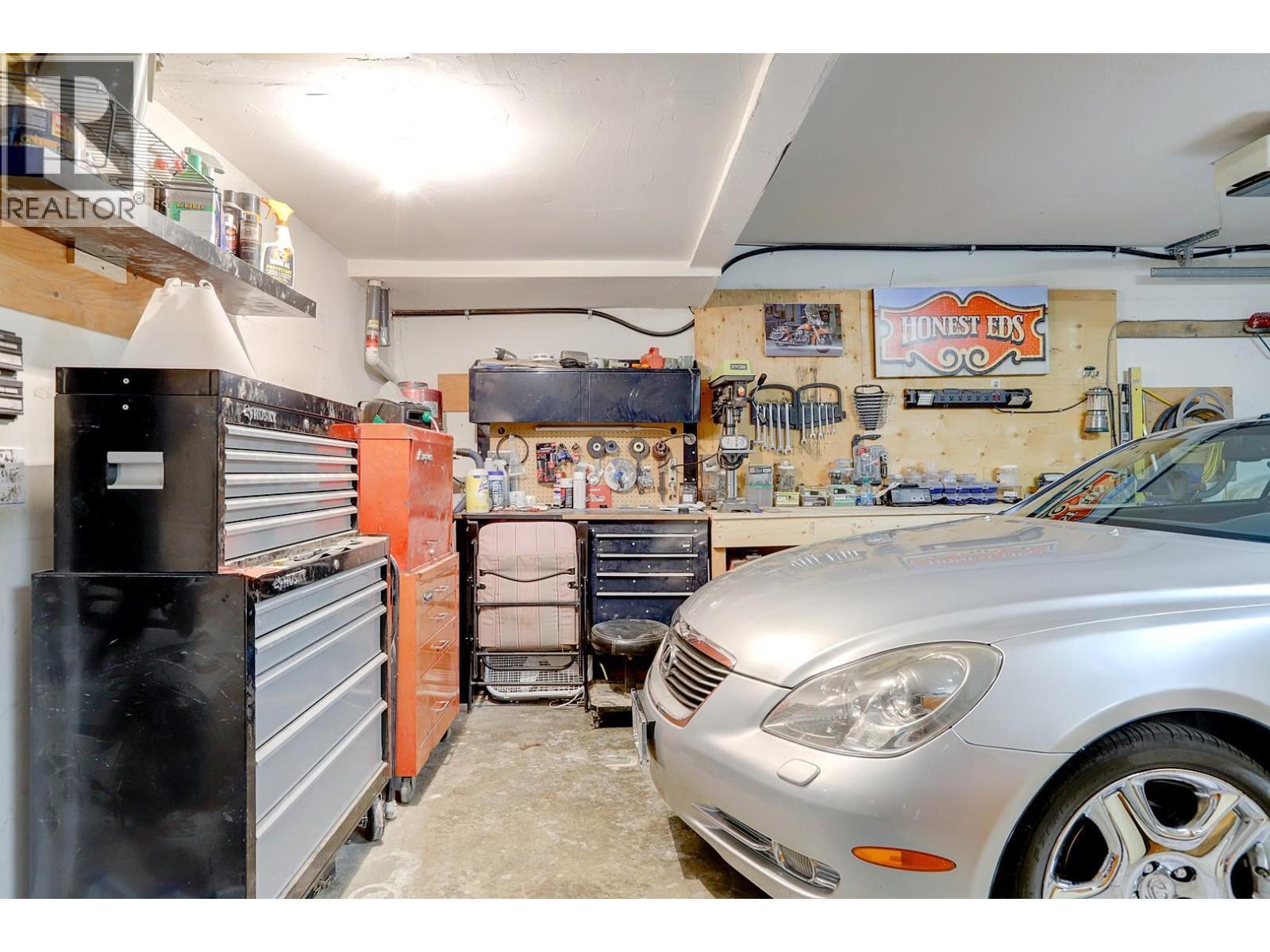 4712 Valleyview Place, Vernon, BC - Indoor Photo Showing Garage