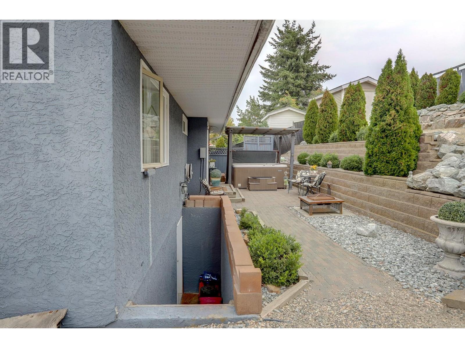 4712 Valleyview Place, Vernon, BC - Outdoor