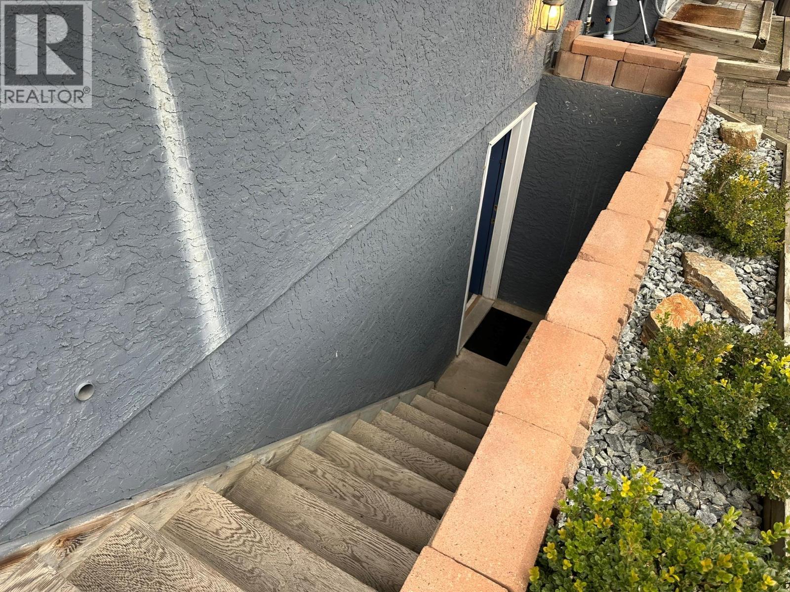 4712 Valleyview Place, Vernon, BC - Outdoor