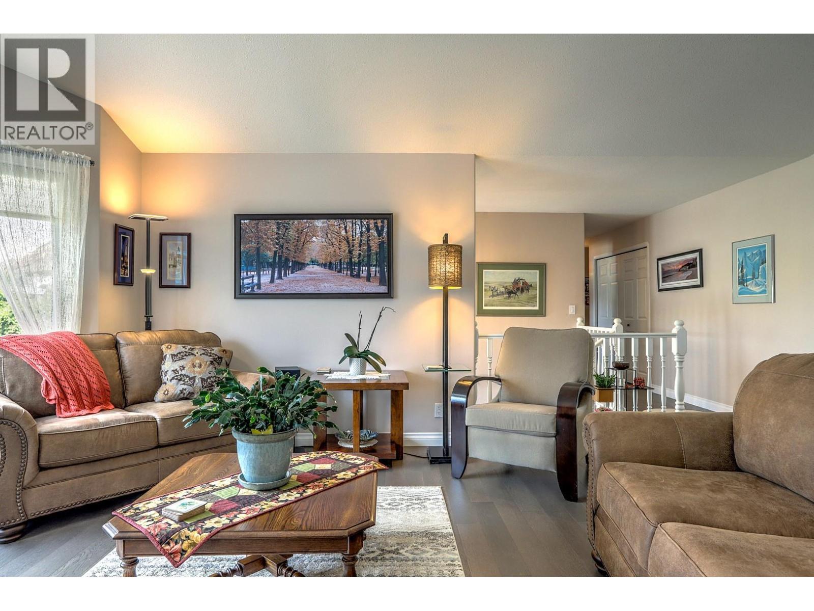 8905 Orchard Ridge Drive, Coldstream, BC - Indoor Photo Showing Living Room