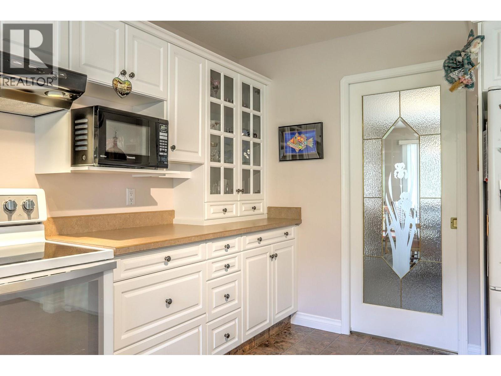 8905 Orchard Ridge Drive, Coldstream, BC - Indoor Photo Showing Kitchen