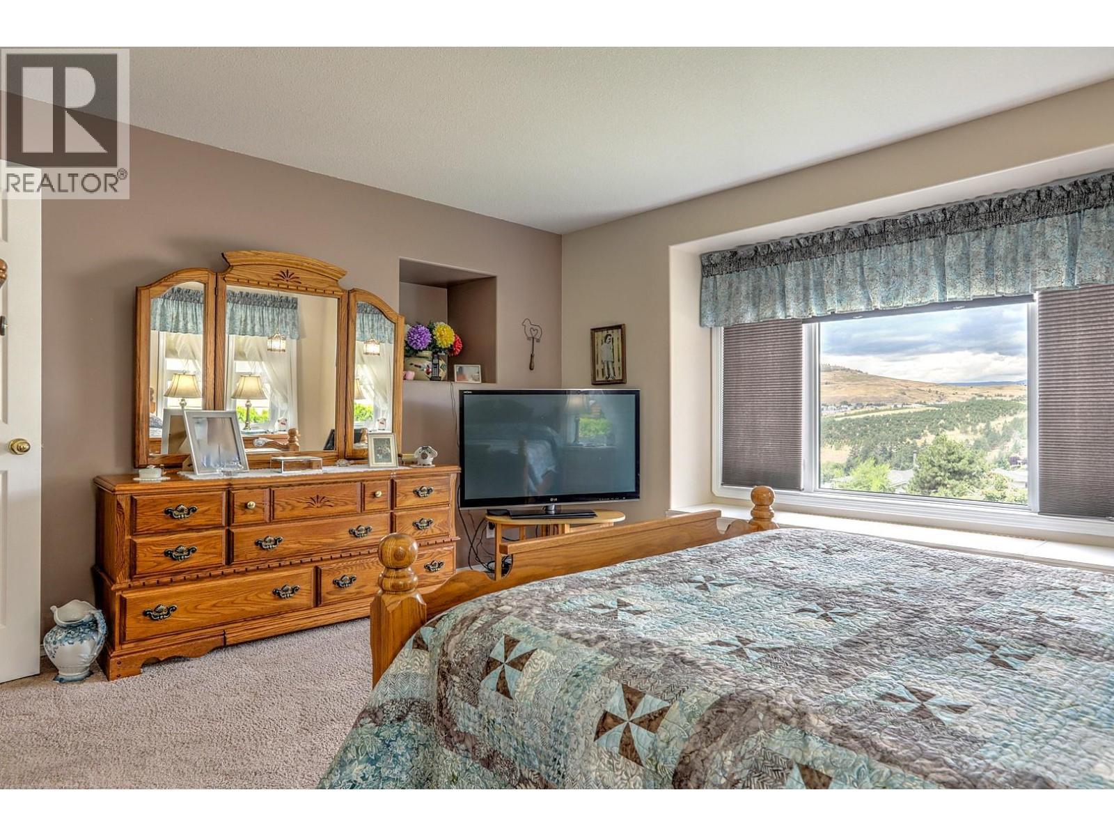 8905 Orchard Ridge Drive, Coldstream, BC - Indoor Photo Showing Bedroom