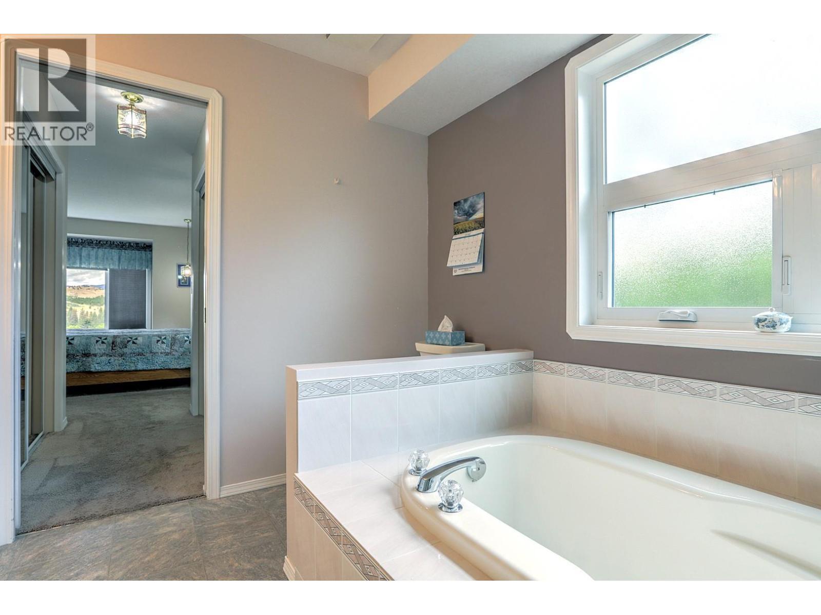 8905 Orchard Ridge Drive, Coldstream, BC - Indoor Photo Showing Bathroom