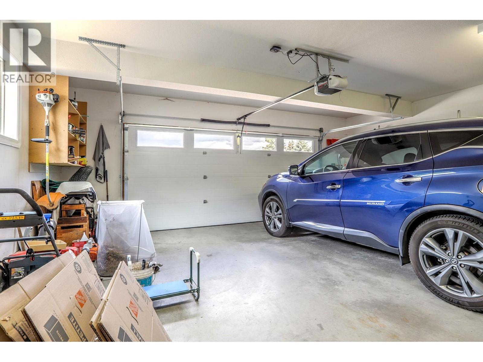 8905 Orchard Ridge Drive, Coldstream, BC - Indoor Photo Showing Garage