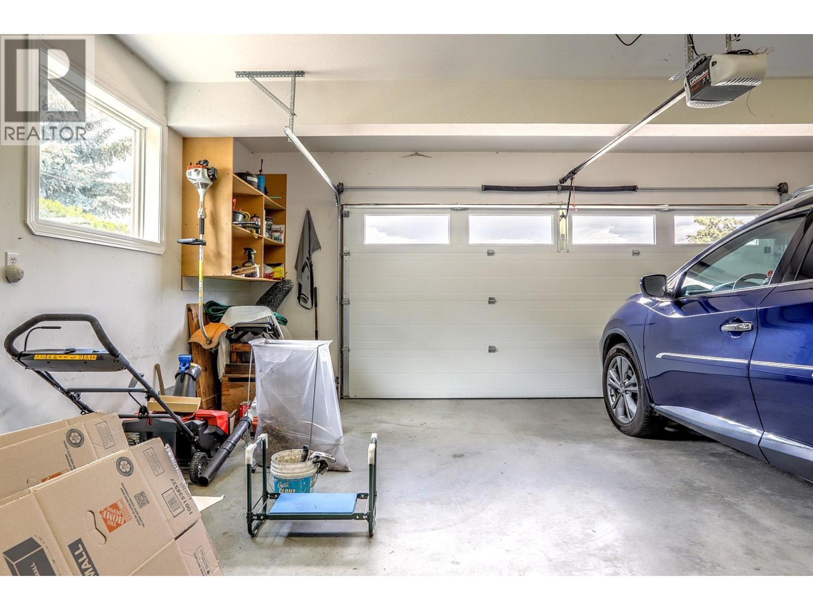 8905 Orchard Ridge Drive, Coldstream, BC - Indoor Photo Showing Garage