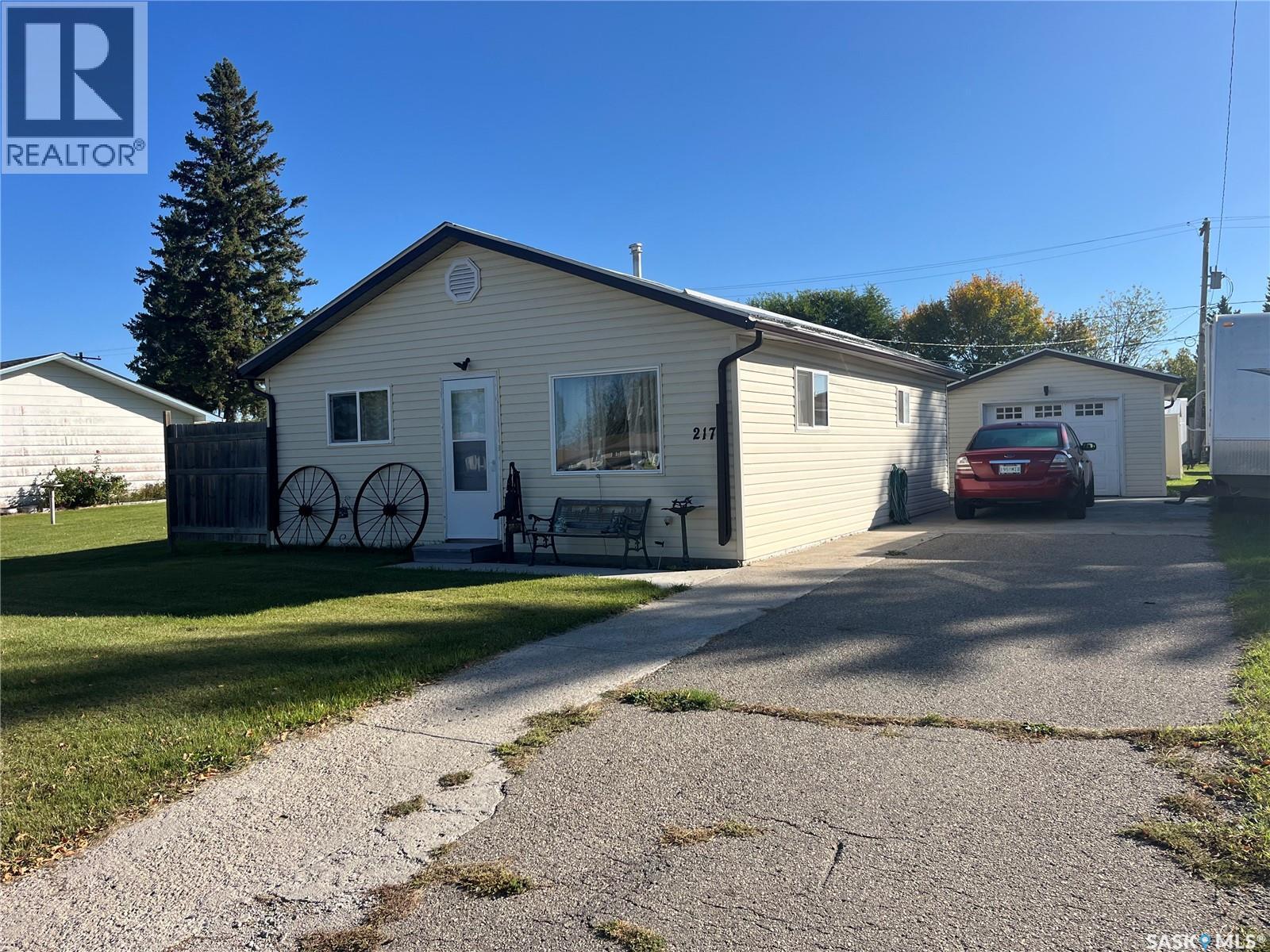 217 Broadway Street, Foam Lake, SK - Outdoor