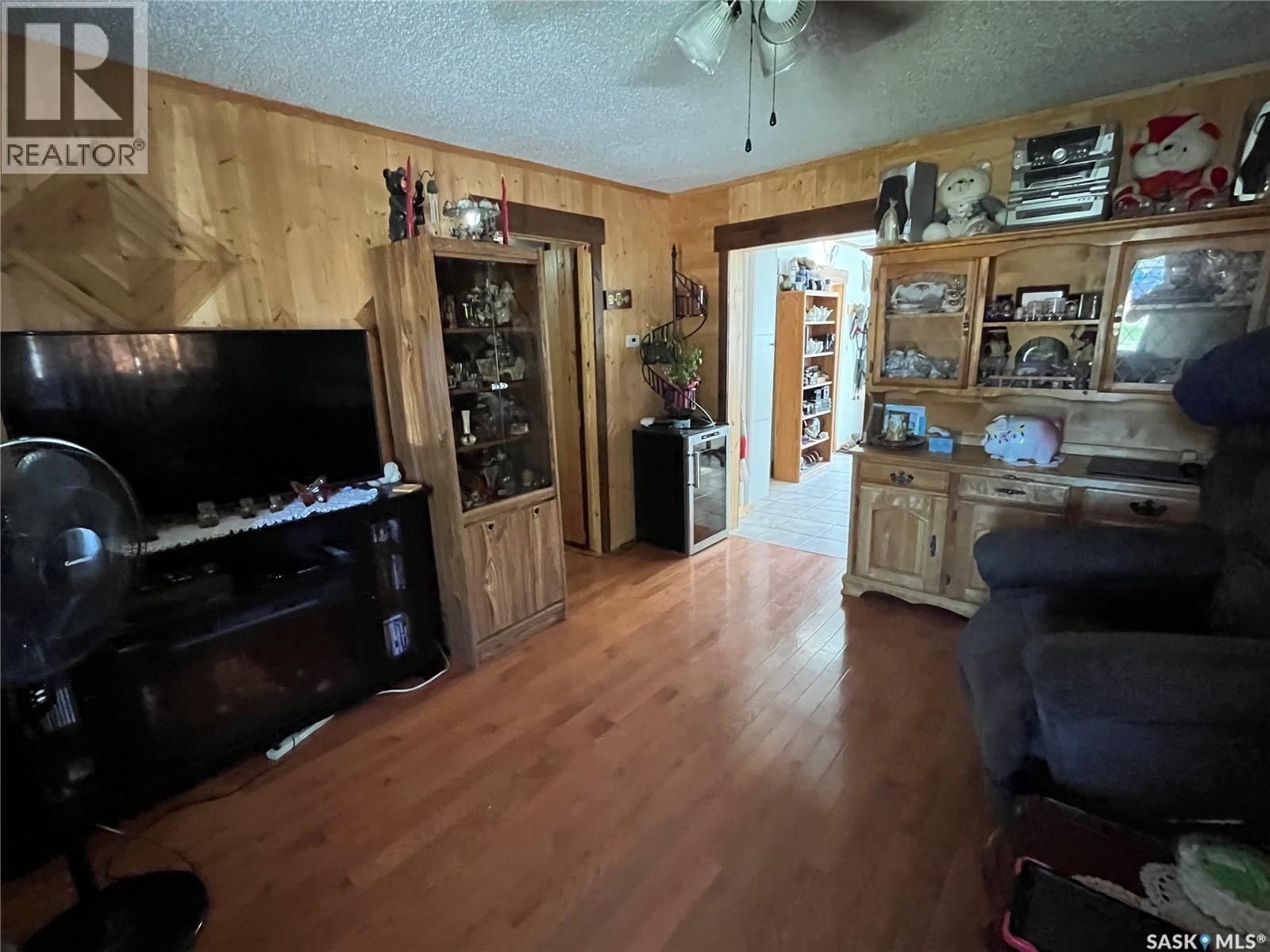 217 Broadway Street, Foam Lake, SK - Indoor