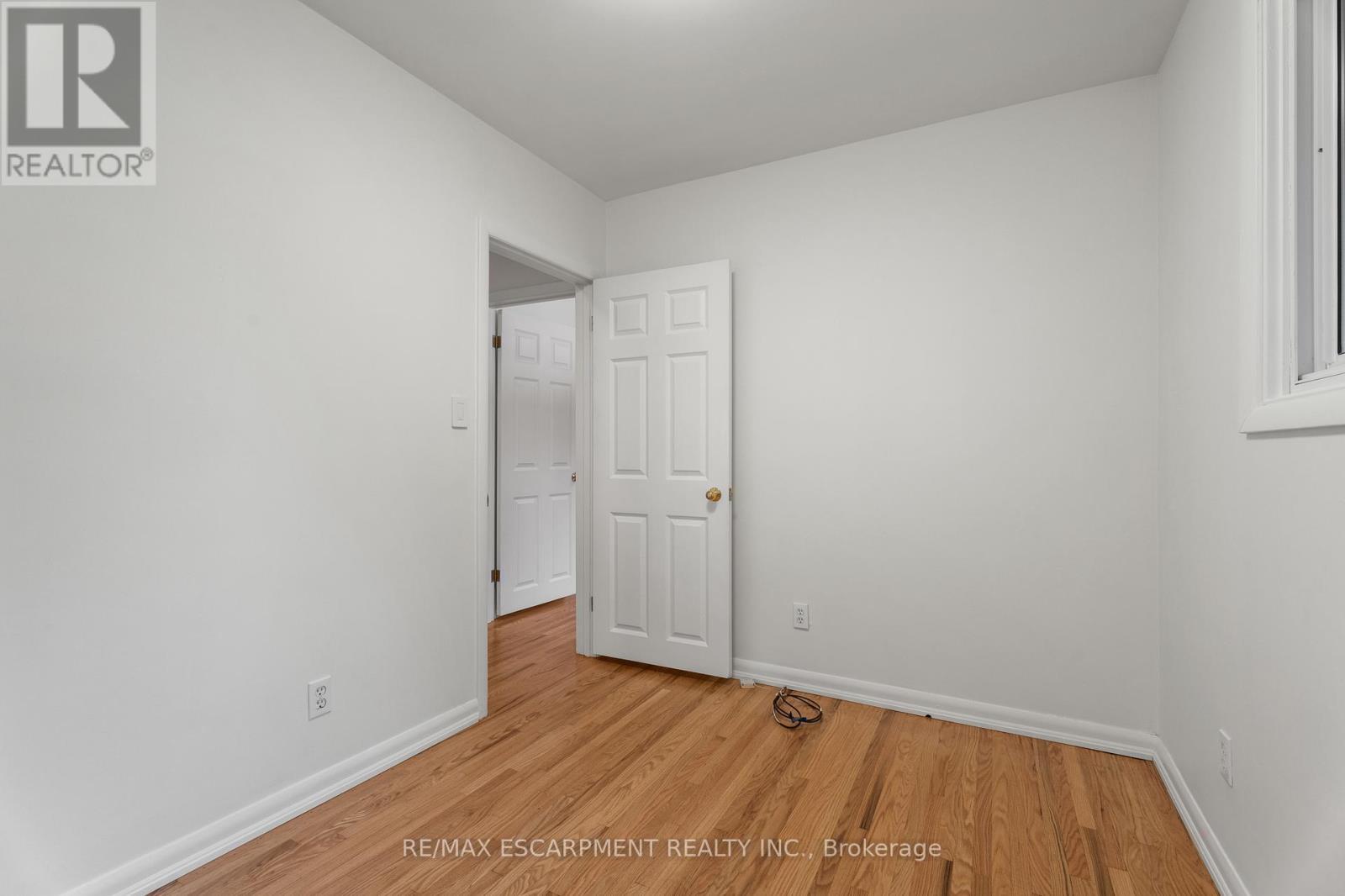 98 Laurier Avenue, Hamilton, ON - Indoor Photo Showing Other Room