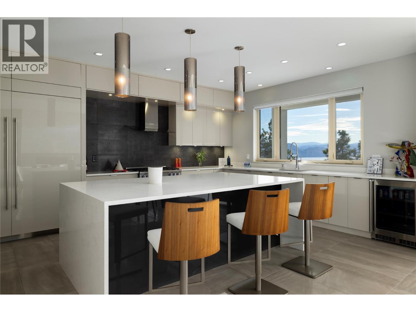 3301 Vineyard View Drive, West Kelowna, BC - Indoor Photo Showing Kitchen With Upgraded Kitchen