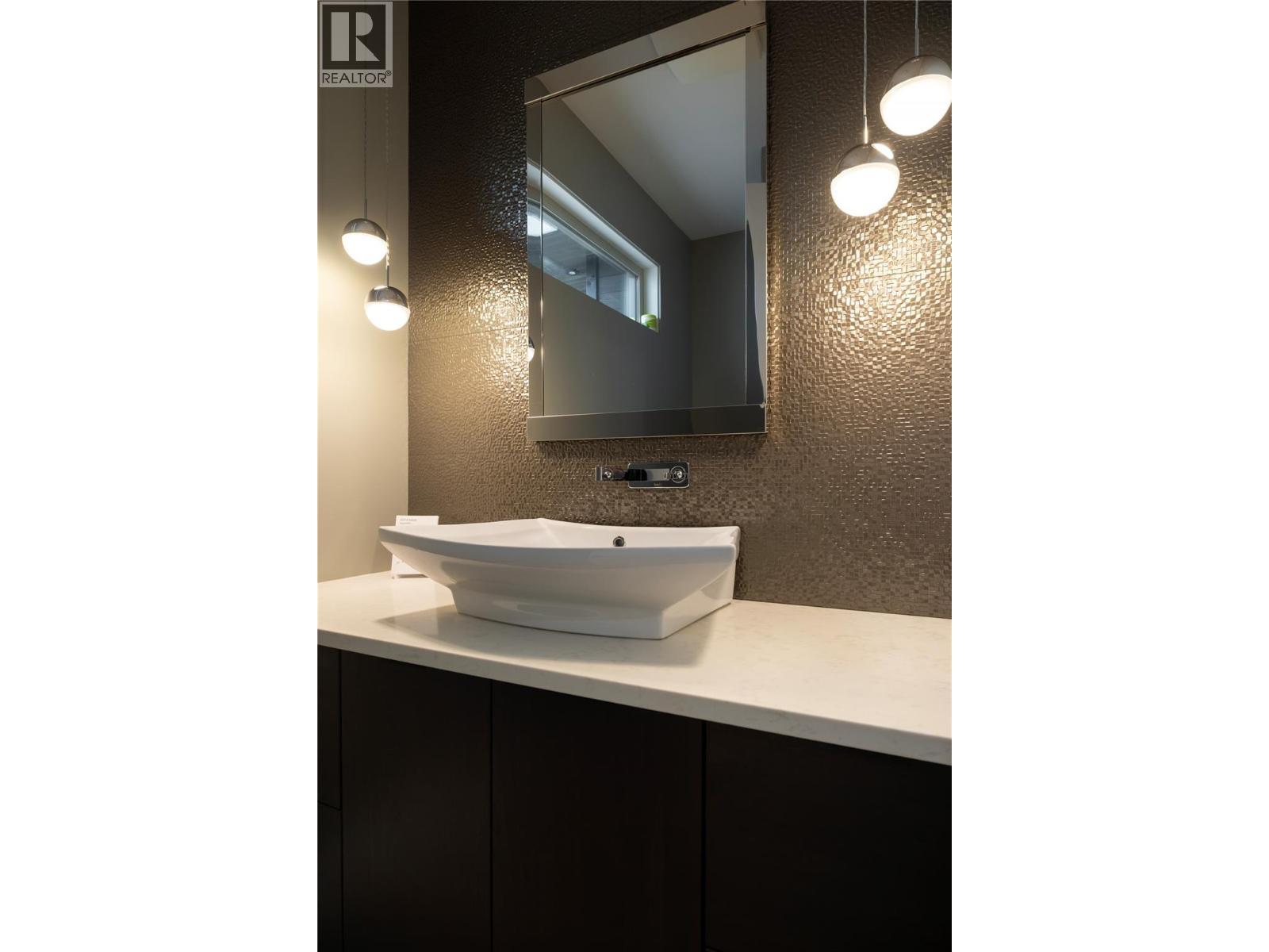 3301 Vineyard View Drive, West Kelowna, BC - Indoor Photo Showing Bathroom