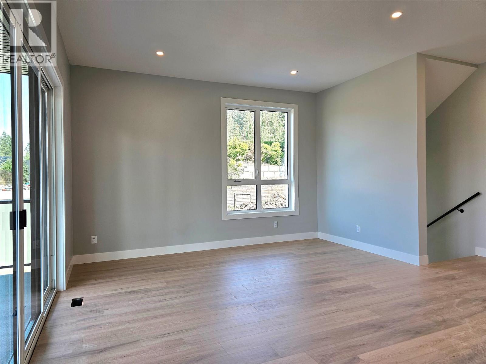 757 Barnaby Road Unit# 3, Kelowna, BC - Indoor Photo Showing Other Room