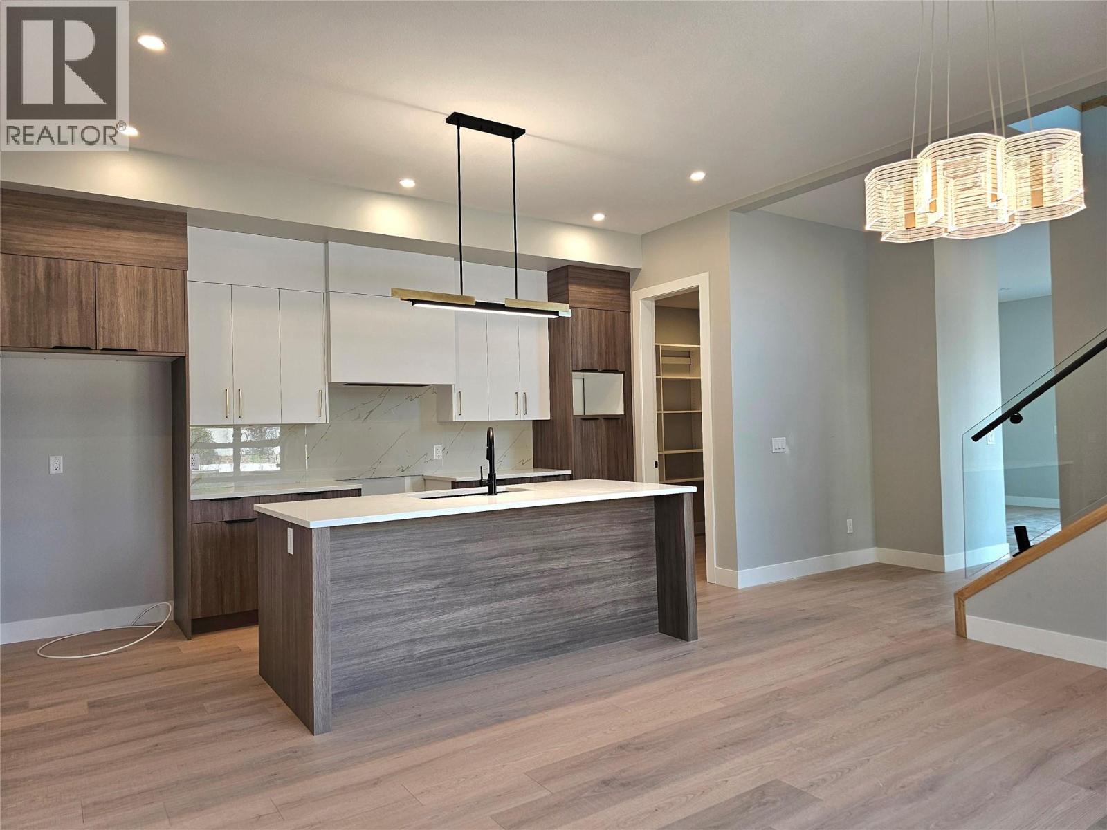 757 Barnaby Road Unit# 3, Kelowna, BC - Indoor Photo Showing Kitchen