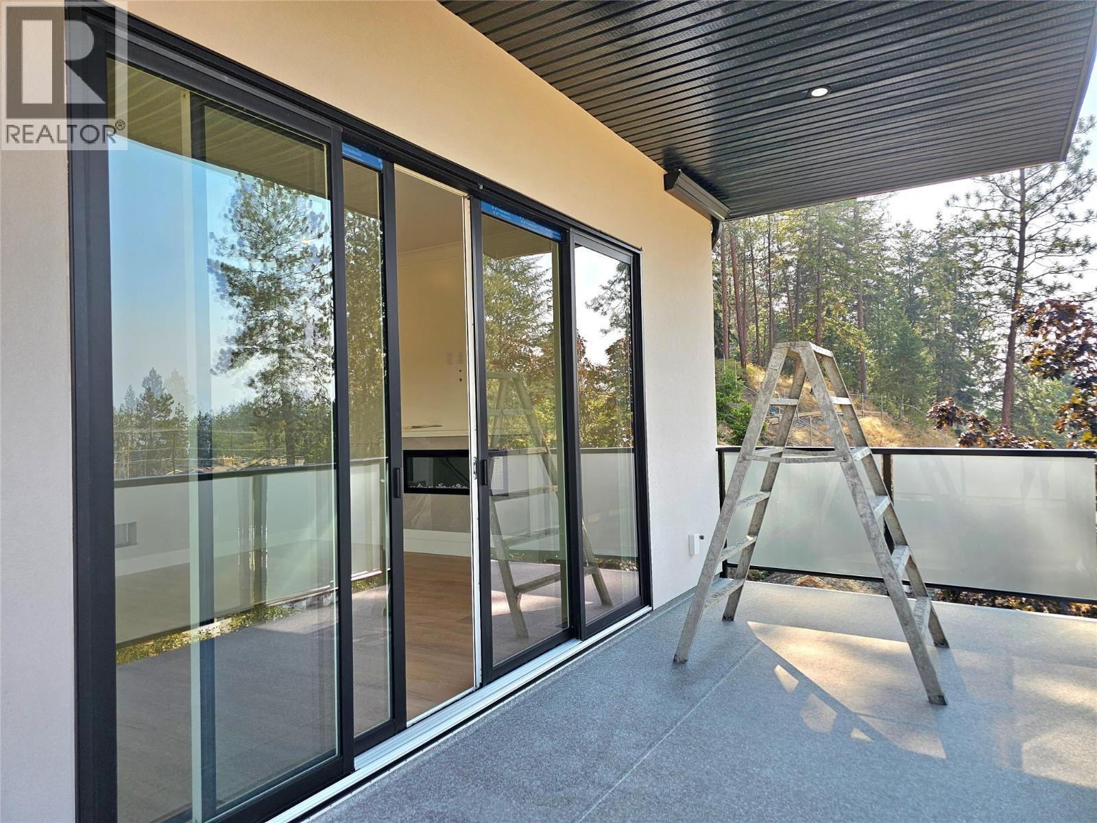 757 Barnaby Road Unit# 3, Kelowna, BC - Outdoor With Exterior