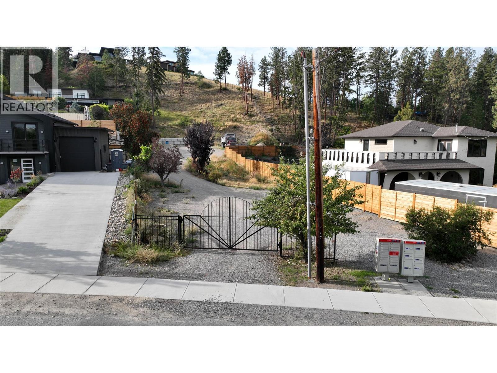 757 Barnaby Road Unit# 3, Kelowna, BC - Outdoor