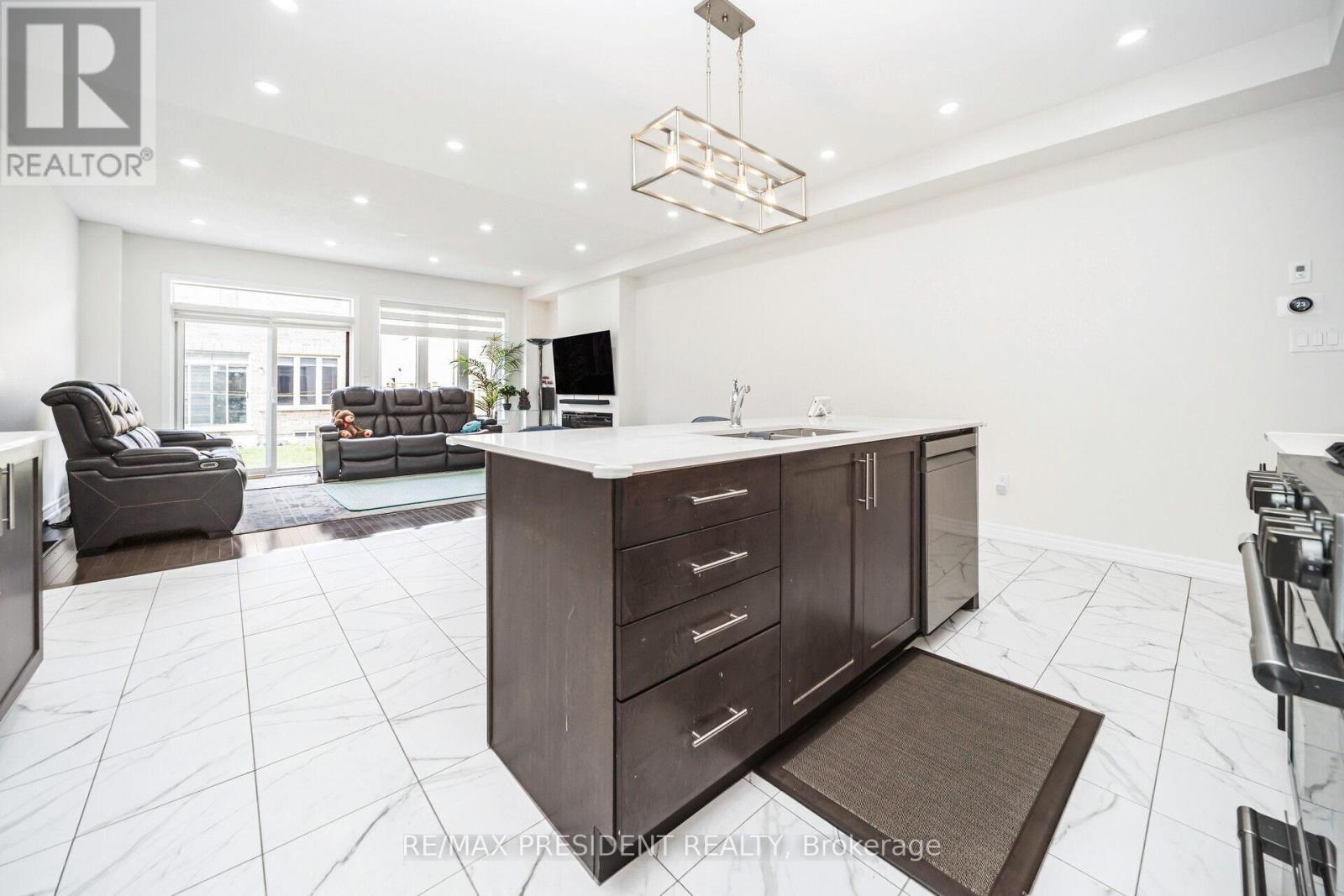 25 Adventura Road, Brampton, ON - Indoor