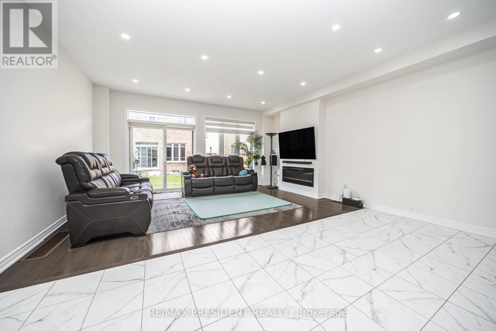 25 Adventura Road, Brampton, ON - Indoor
