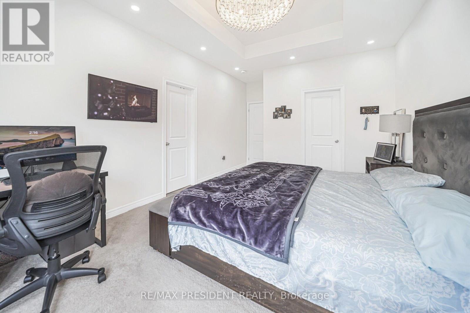 25 Adventura Road, Brampton, ON - Indoor Photo Showing Bedroom