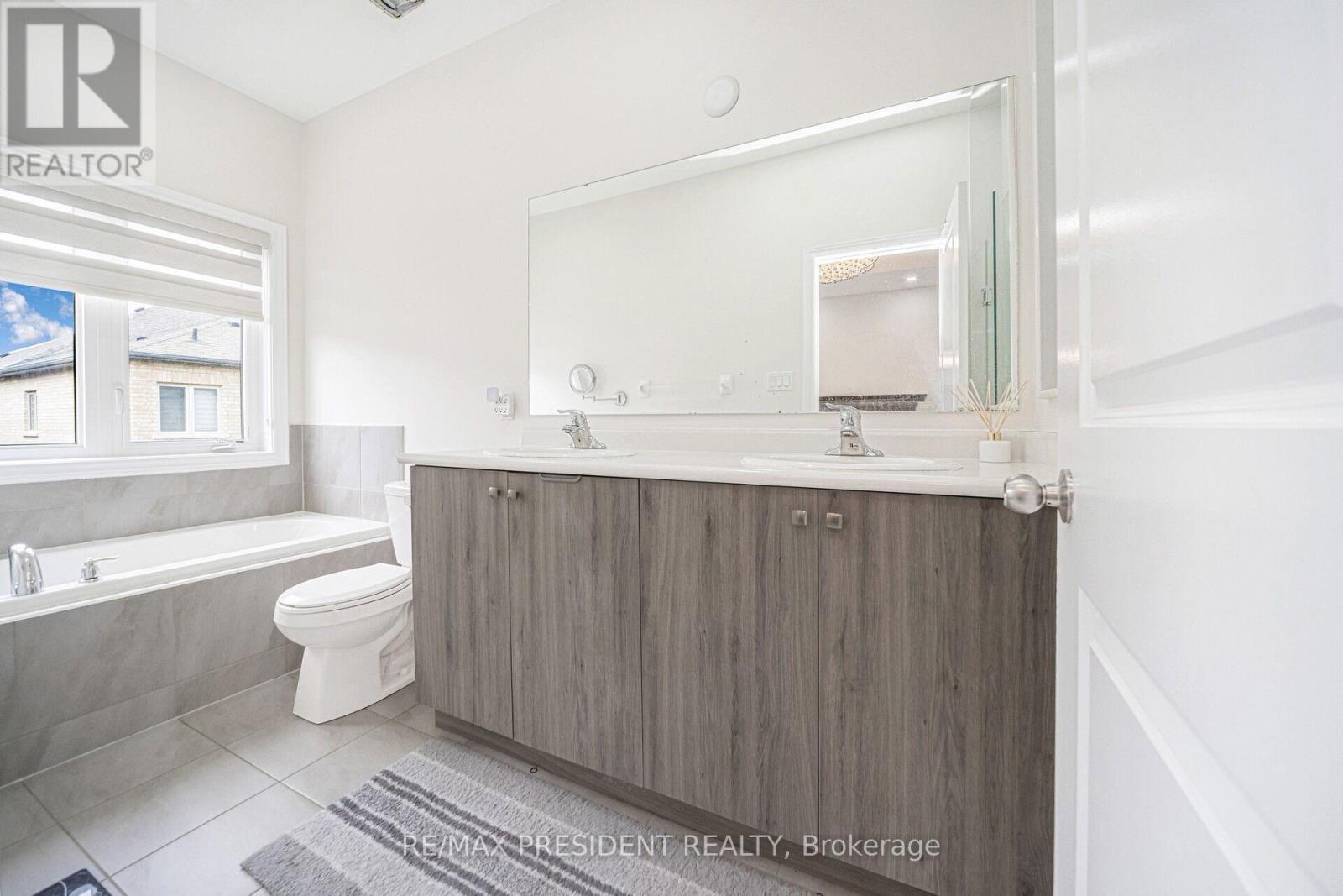 25 Adventura Road, Brampton, ON - Indoor Photo Showing Bathroom