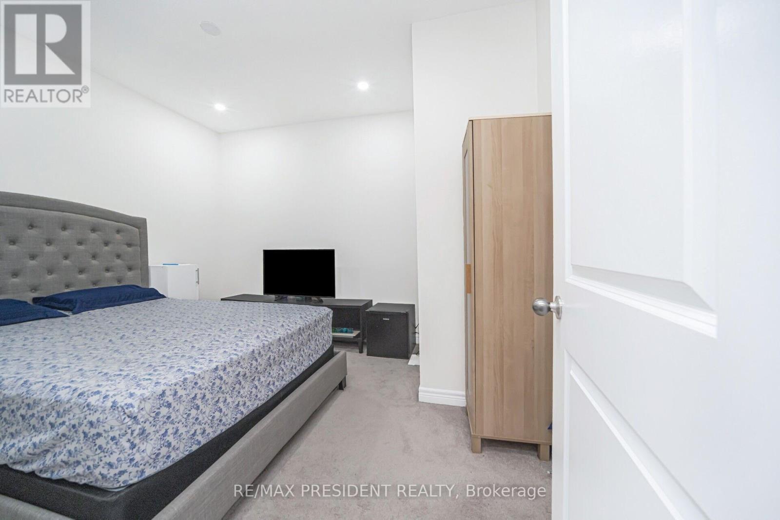 25 Adventura Road, Brampton, ON - Indoor Photo Showing Bedroom
