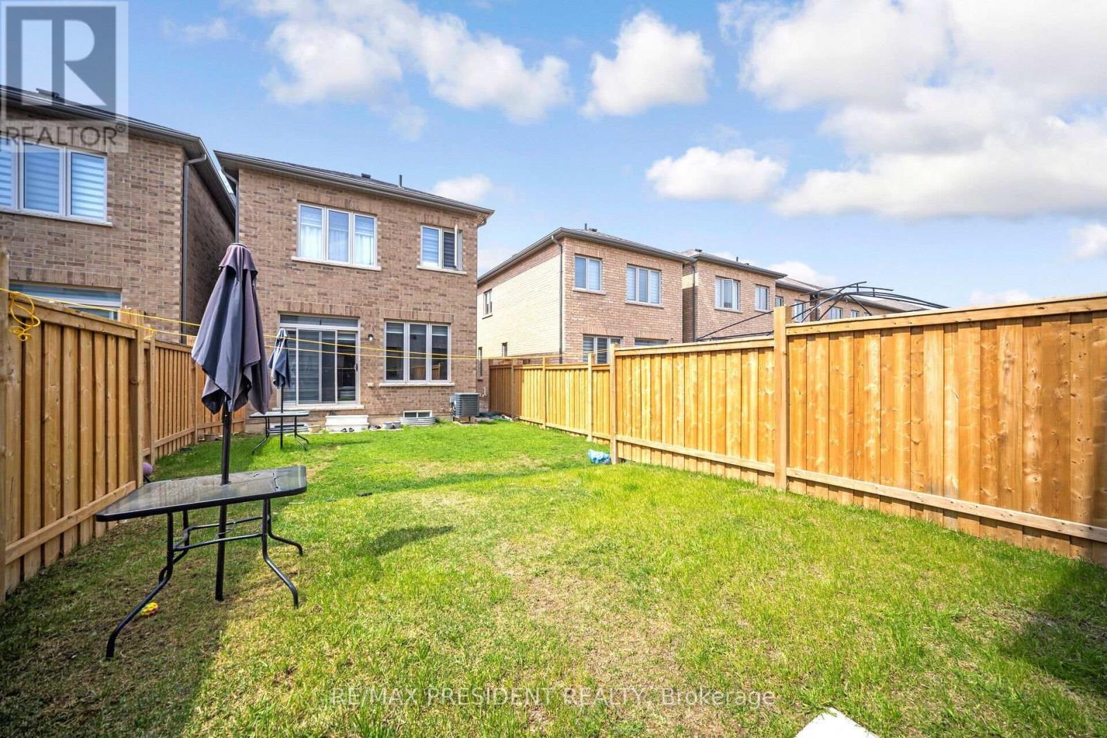 25 Adventura Road, Brampton, ON - Outdoor With Exterior