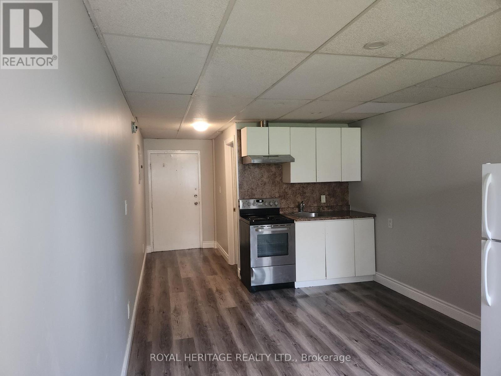 112 - 8800 Willoughby Drive, Niagara Falls, ON - Indoor Photo Showing Kitchen