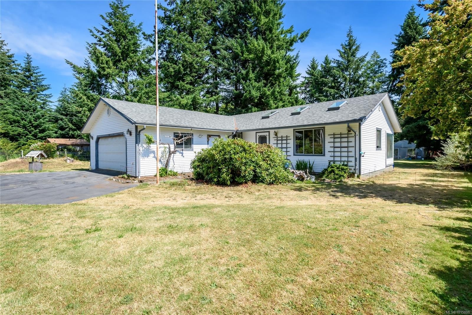 2186 Waveland Rd, Courtenay, BC