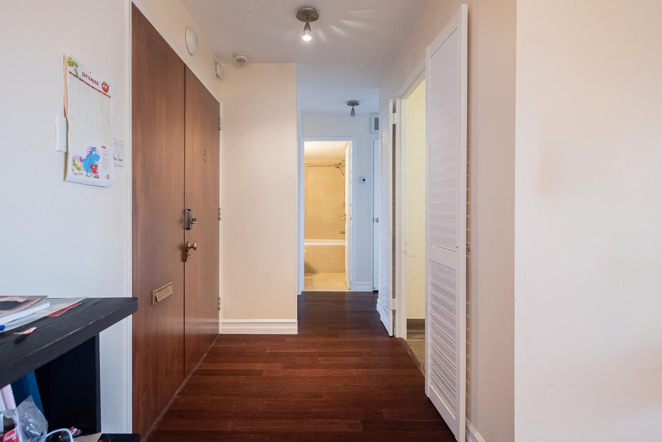 Hall - 403-5700 Boul. Cavendish, Côte-Saint-Luc, QC - Indoor Photo Showing Other Room