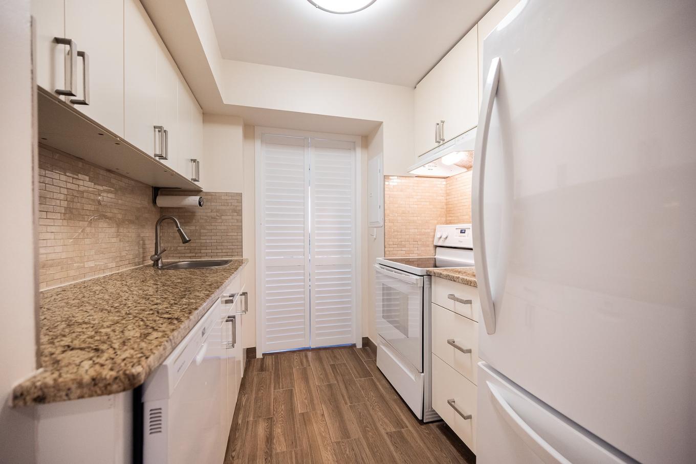 Kitchen - 403-5700 Boul. Cavendish, Côte-Saint-Luc, QC - Indoor Photo Showing Kitchen