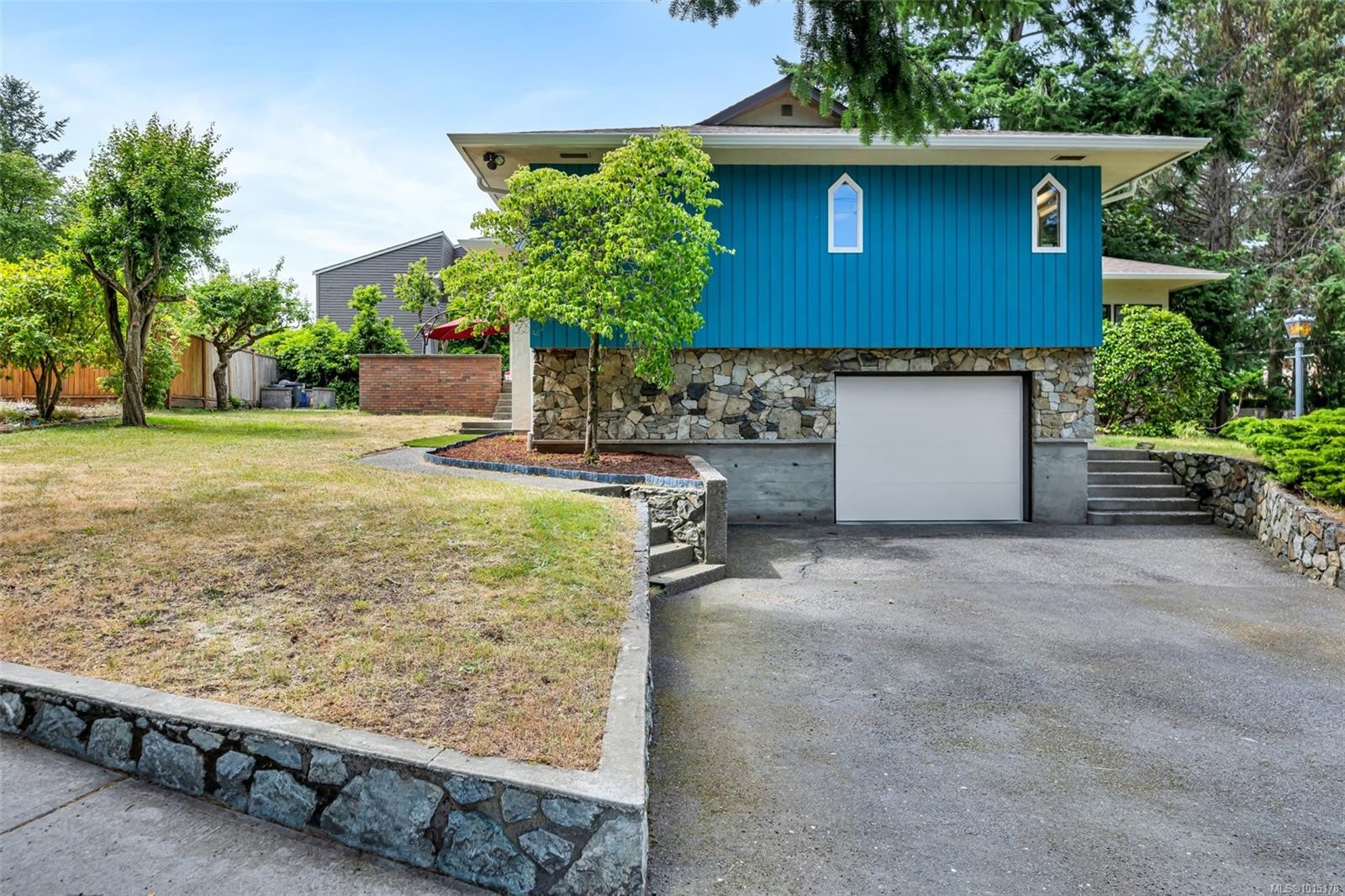 1935 San Juan Ave, Saanich, BC