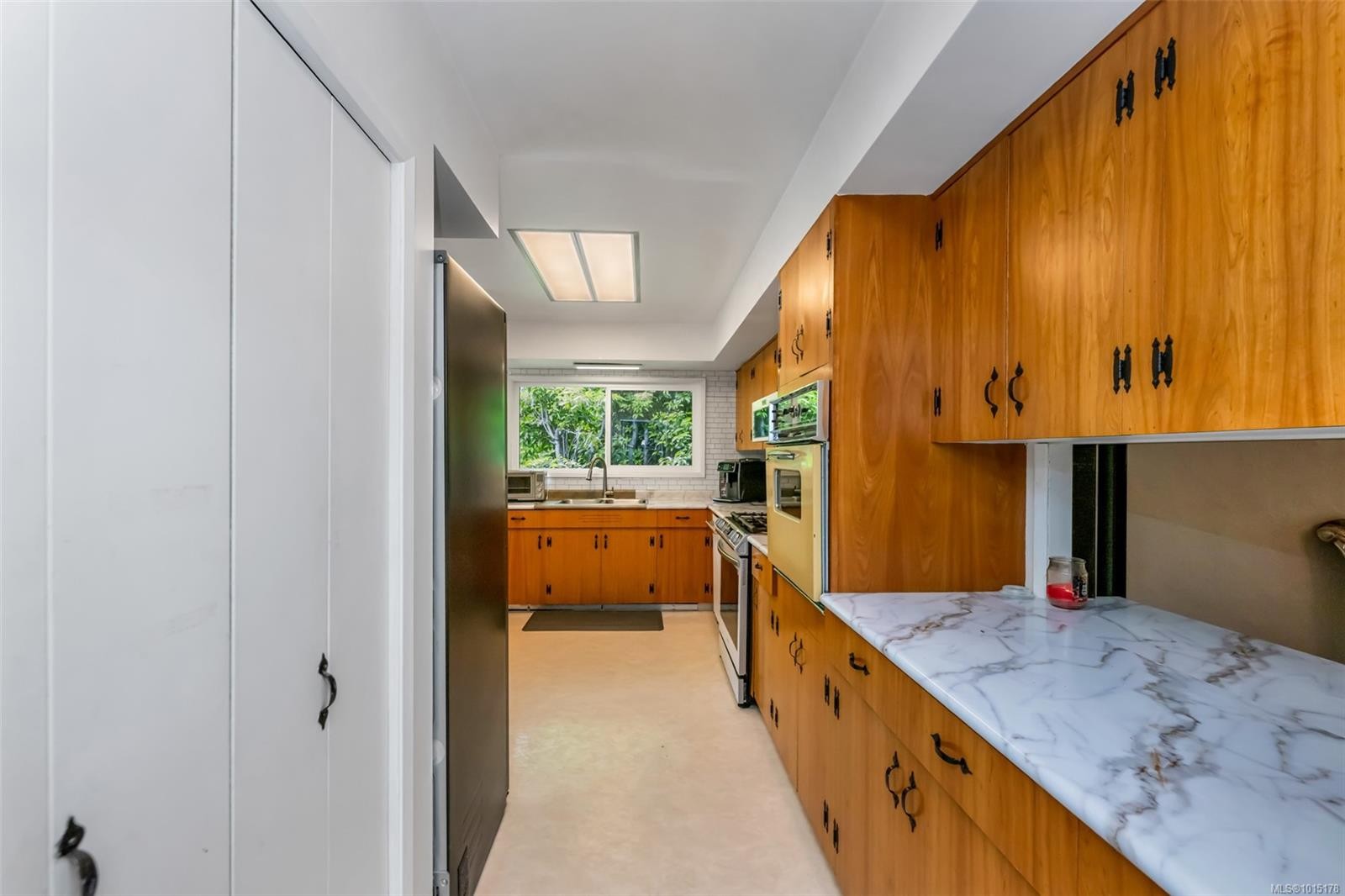 1935 San Juan Ave, Saanich, BC