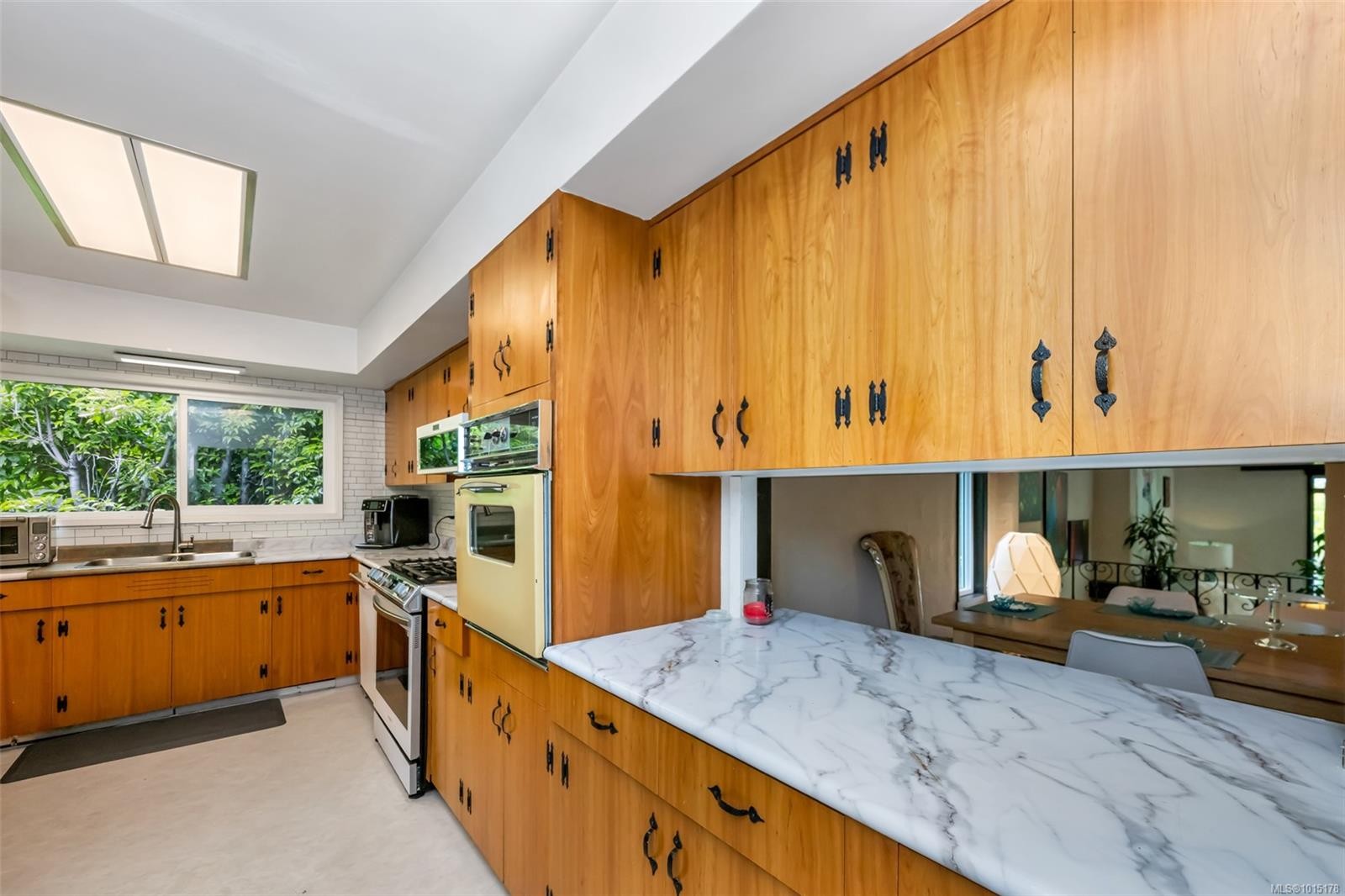 1935 San Juan Ave, Saanich, BC