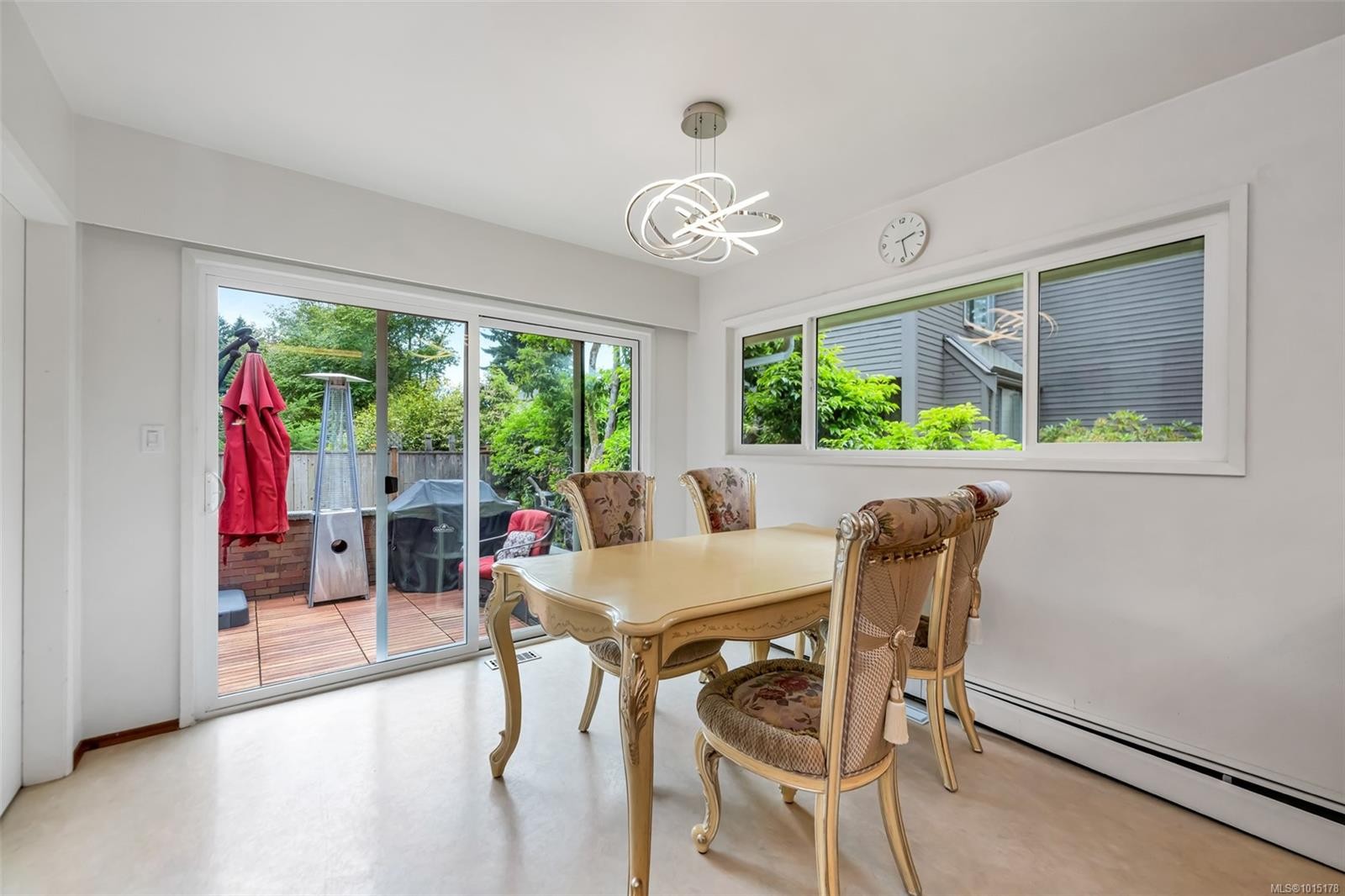 1935 San Juan Ave, Saanich, BC