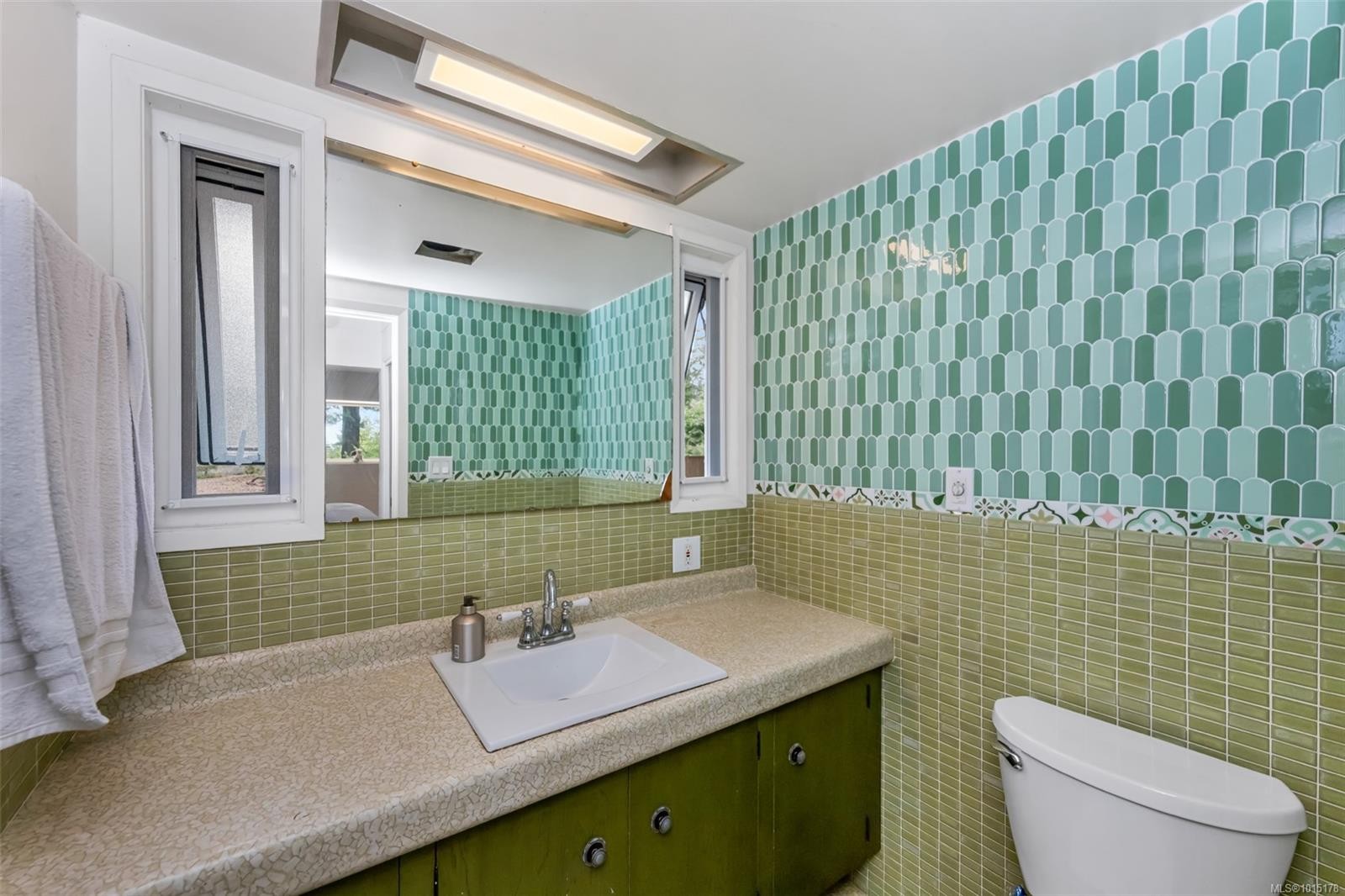 1935 San Juan Ave, Saanich, BC