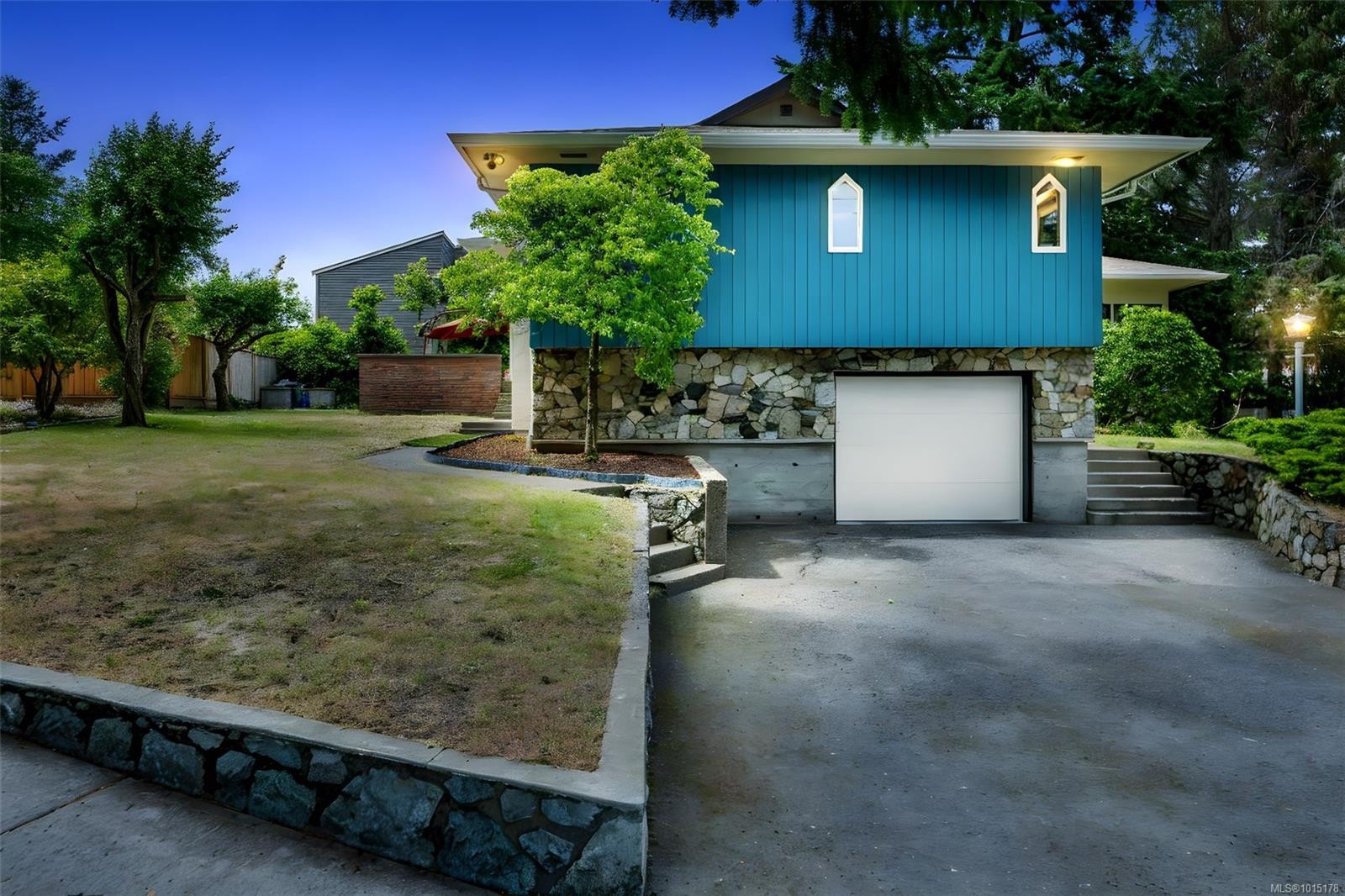 1935 San Juan Ave, Saanich, BC