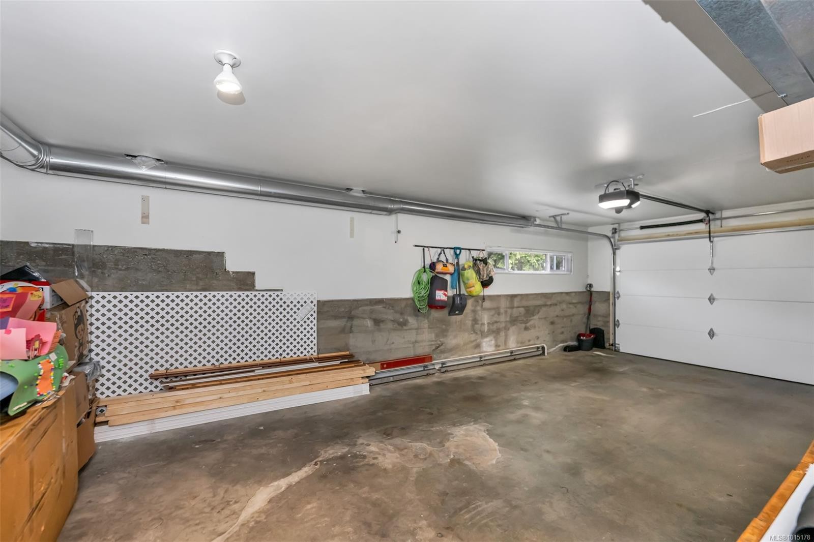 1935 San Juan Ave, Saanich, BC