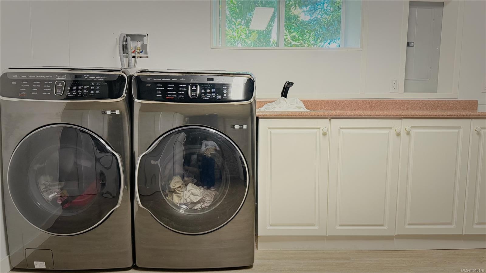 1935 San Juan Ave, Saanich, BC