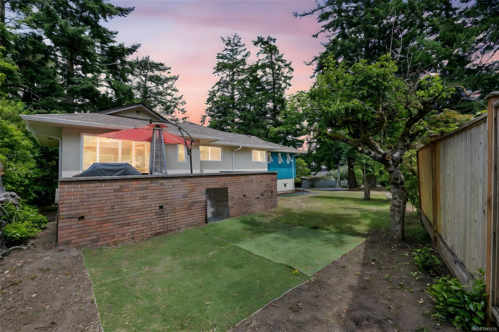 1935 San Juan Ave, Saanich, BC