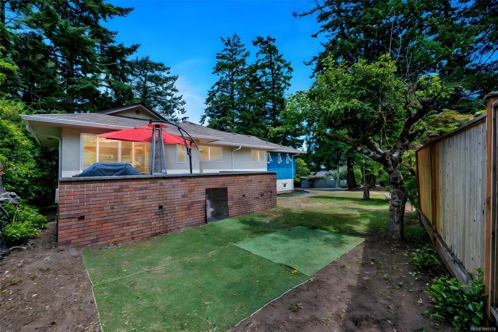 1935 San Juan Ave, Saanich, BC