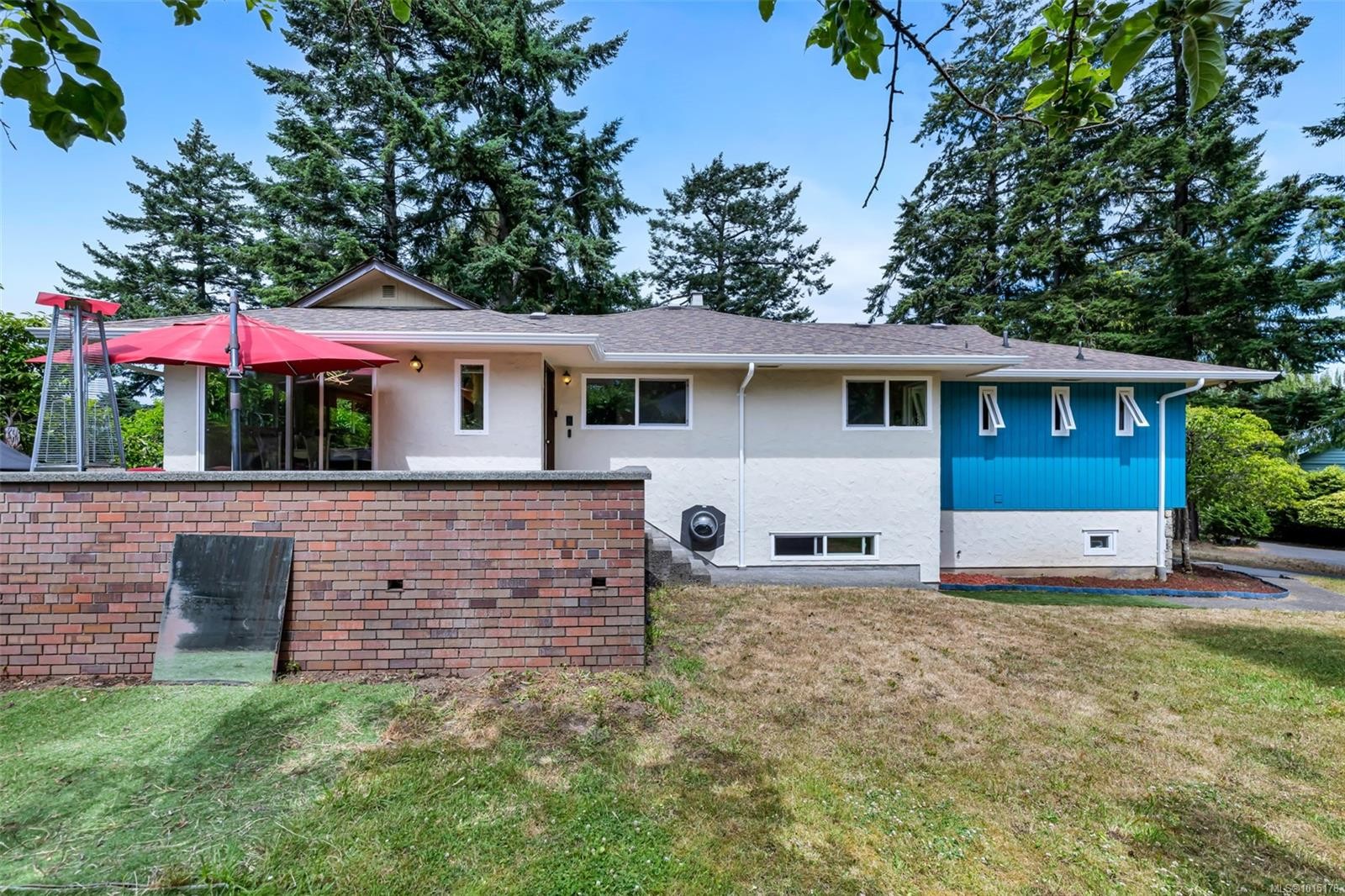 1935 San Juan Ave, Saanich, BC