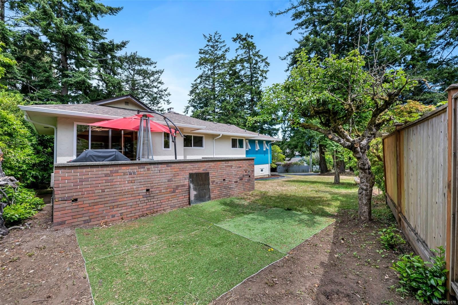 1935 San Juan Ave, Saanich, BC