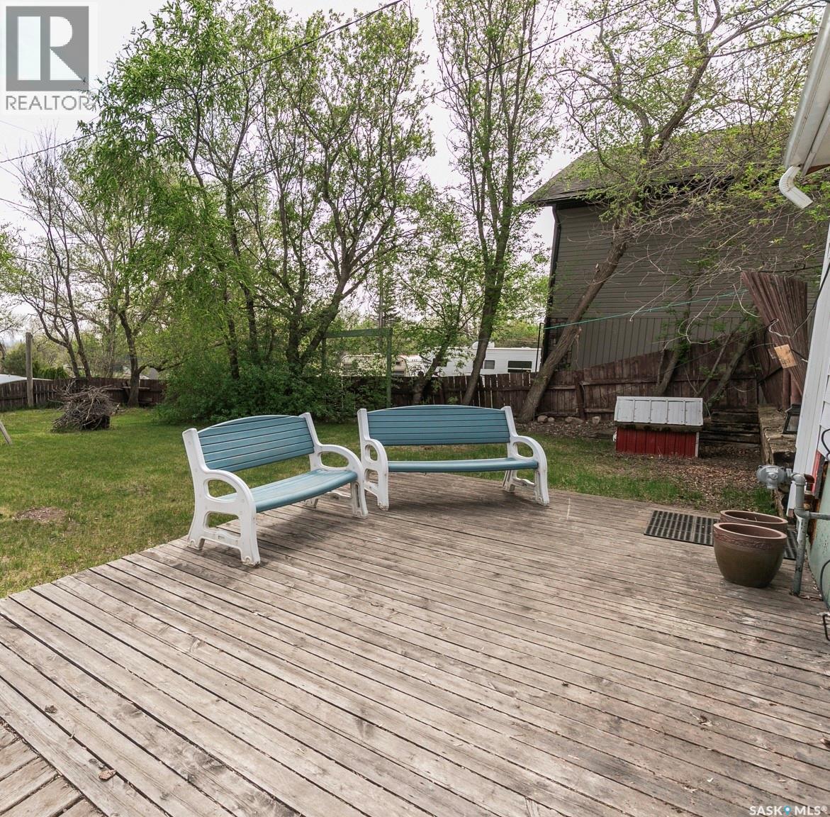 632 Saskatchewan Avenue, Kerrobert, SK - Outdoor With Deck Patio Veranda