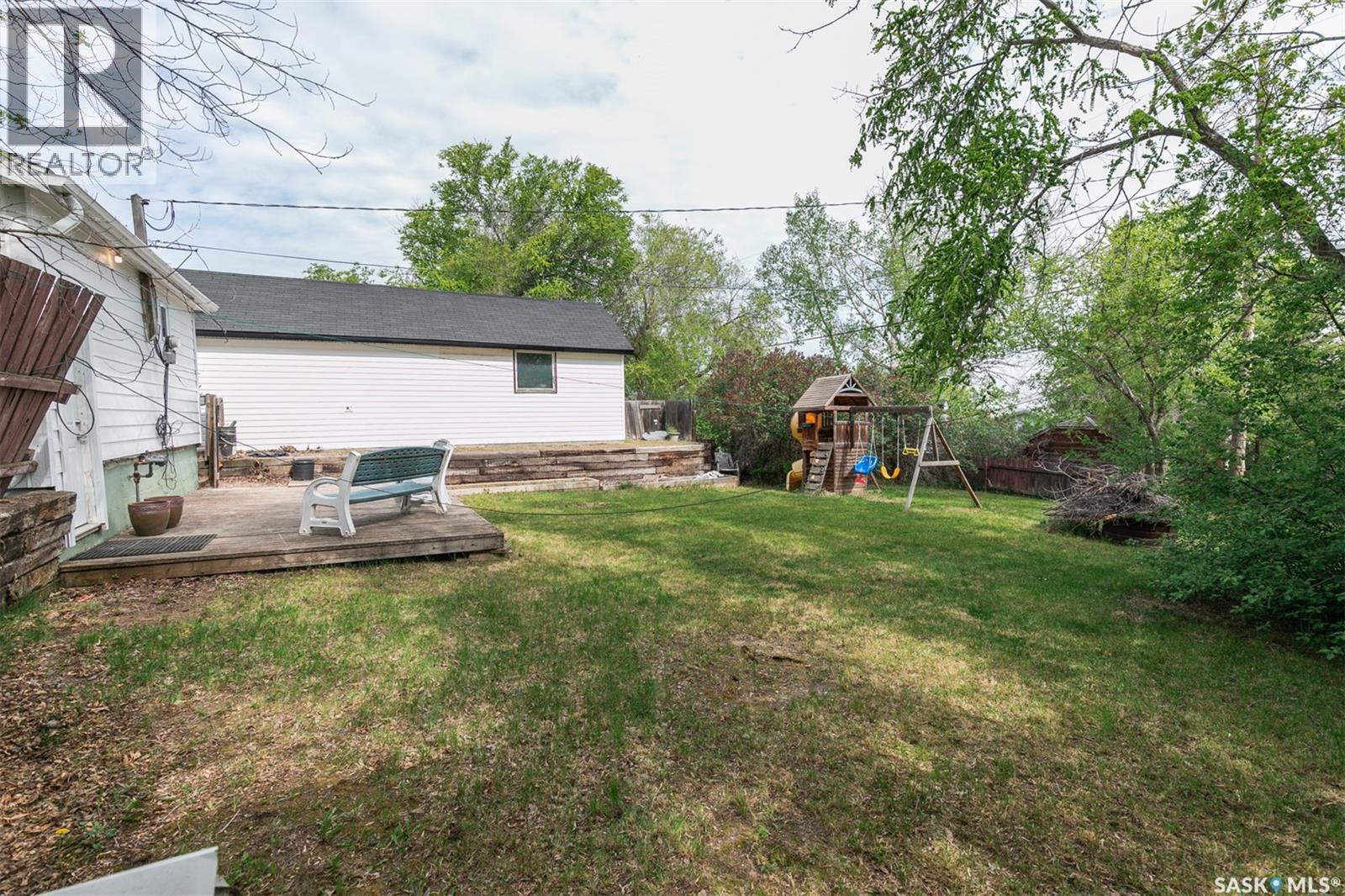 632 Saskatchewan Avenue, Kerrobert, SK - Outdoor