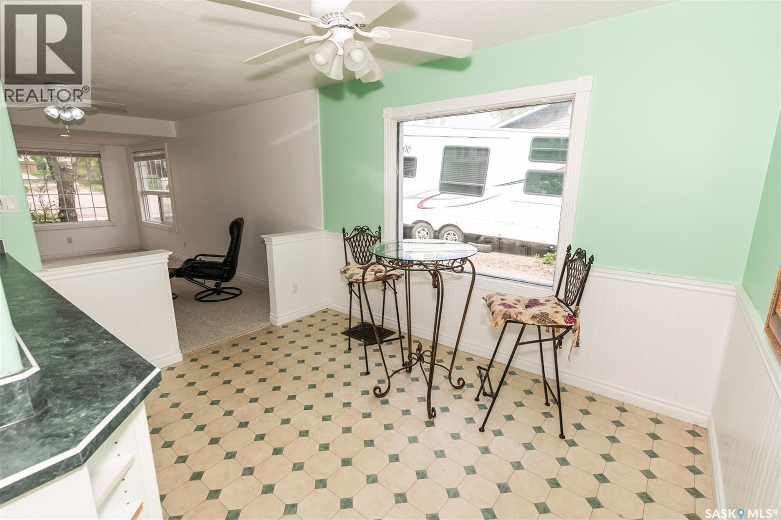 632 Saskatchewan Avenue, Kerrobert, SK - Indoor