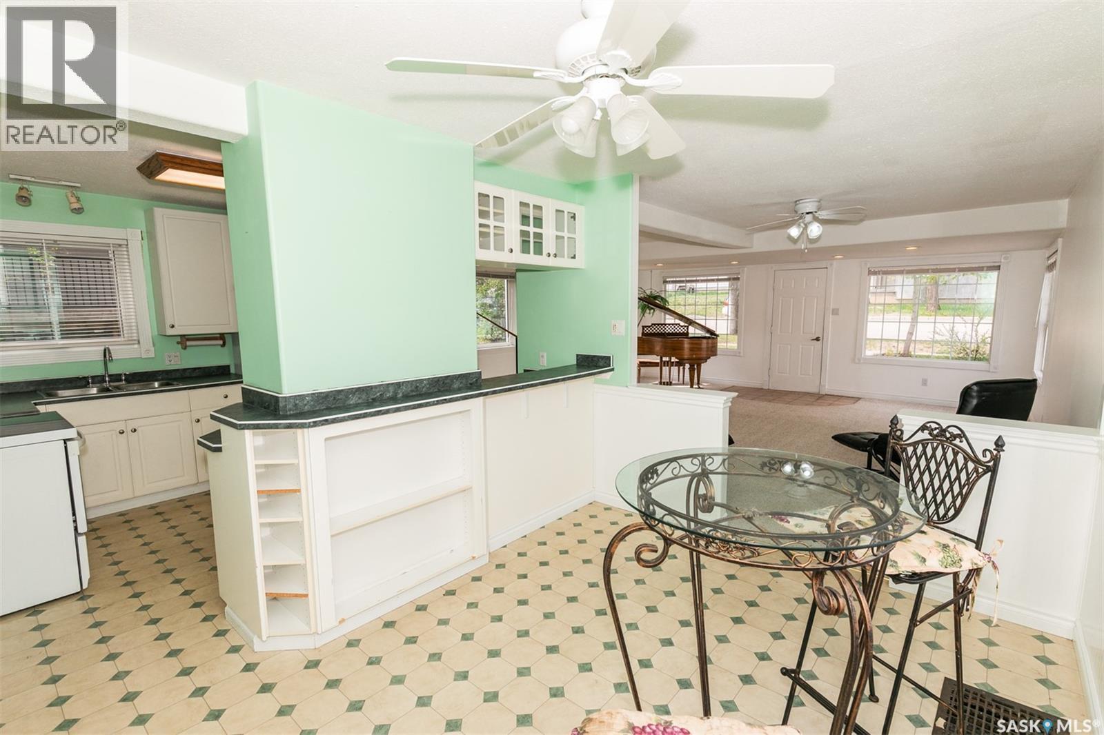 632 Saskatchewan Avenue, Kerrobert, SK - Indoor