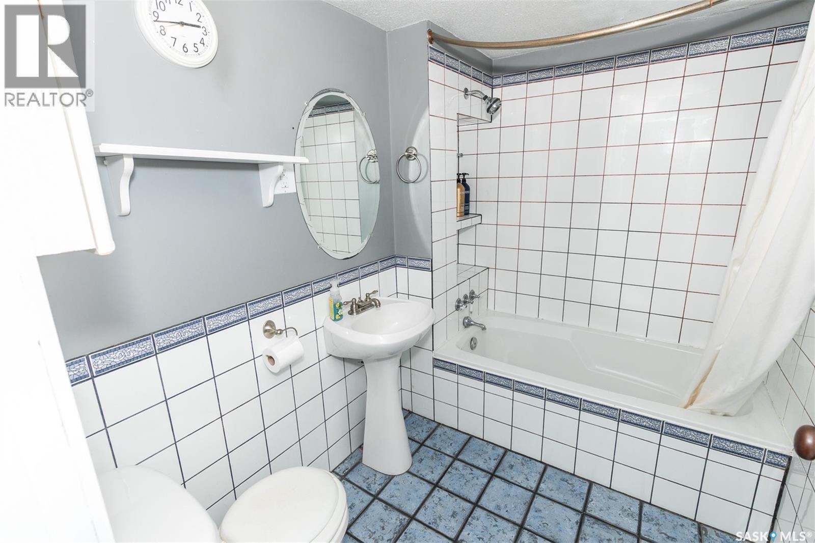 632 Saskatchewan Avenue, Kerrobert, SK - Indoor Photo Showing Bathroom