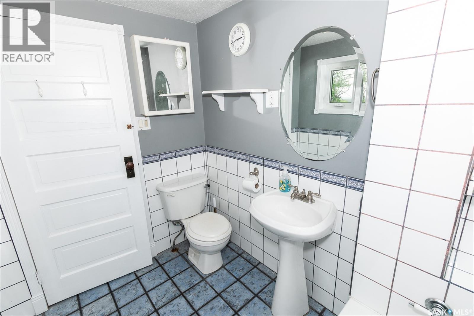632 Saskatchewan Avenue, Kerrobert, SK - Indoor Photo Showing Bathroom