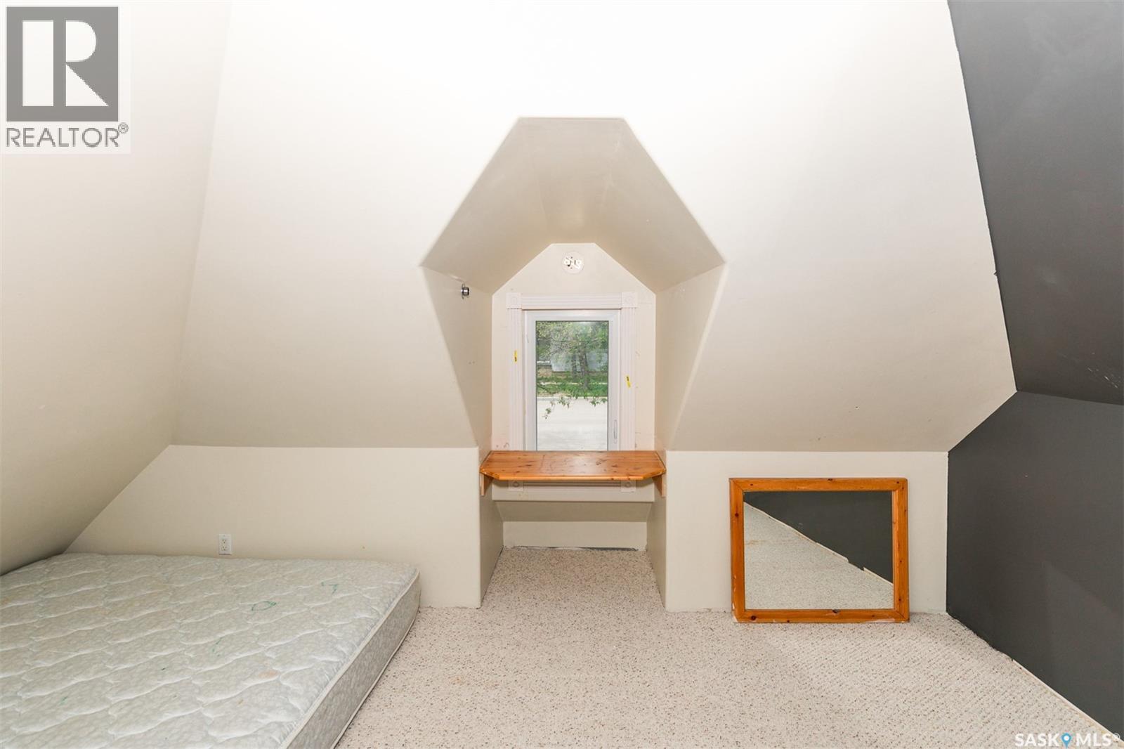 632 Saskatchewan Avenue, Kerrobert, SK - Indoor